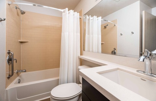 Fossil Creek Hotel | Tranquil Suite w/Full Kitchen | Near Airport | Free Parking