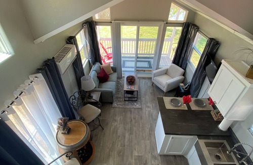 Dennis House | Tranquil Waterfront Casita