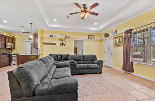 Brookeland House | Tremendous Family Home on the Curve! 3-bedrooms close to the lake and amenities