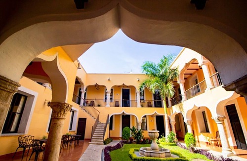 Centro Hotel | Triple-Bed Room in Mérida’s Heart — Close to Paseo Montejo & Downtown