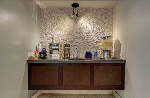 Uptown Apartment | Trophy Luxe Galleria Area | 2 BR & BA | 204
