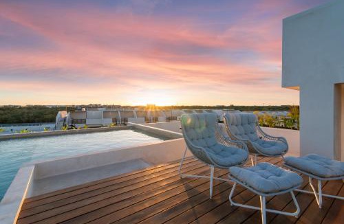 Playa Paraiso House | Tropical 2 Bedroom | Private Balcony & Rooftop | Casago