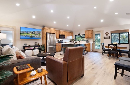 Ingram House | Twisted Cedar Retreat - River views w/Firepit!