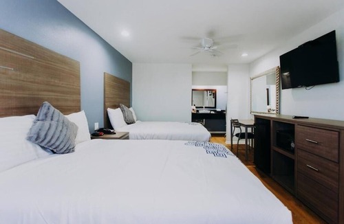 Clear Lake Shores Hotel | Two Queen Beds Room, Scottish Inn & Suites, Flat-Screen TV, Right off Route 146