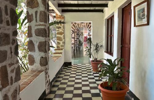 Panajachel Hotel | Tzanjuyú Historic - Lakefront Hotel