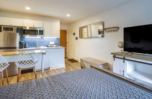 North Park City Apartment | Ultimate Park City Studio w/Pool & Hot Tub!