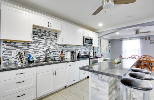 Deer Valley Cottage | Ultimate Phoenix Group Getaway: Patio + Pool!
