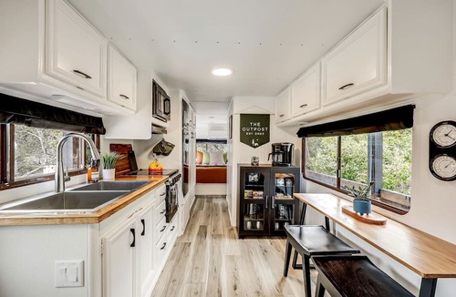 Leander House | Unique Tiny House with Hot-tub, Fire Pit and Hiking Trail in Leander, Texas