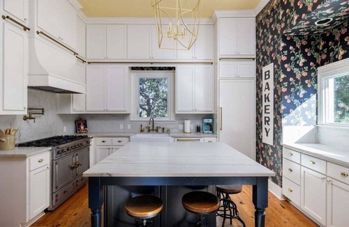 Dripping Springs House | Unique Victorian Estate | Pets Welcome | Pool | BBQ | Picnic | Privacy