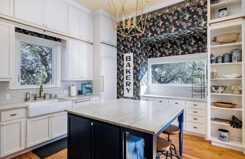 Dripping Springs House | Unique Victorian Home*Pool*Pets*Firepit