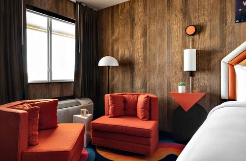Flagstaff Hotel | Unwind After Your Adventures | Outdoor Heated Pool & Pets Allowed + Free Parking