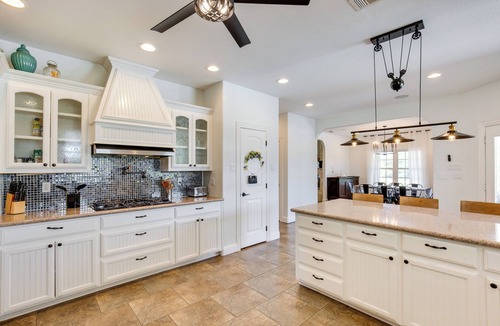 Wills Point House | Unwind Fireside: Wills Point Gem w/Hot Tub & Pond