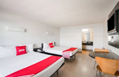 George Bush Park/Eldridge Hotel | Unwind in 4 Affordable Rooms Close to Memorial Park’s Outdoor Events!