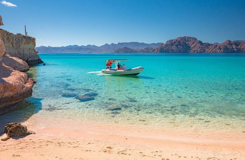 Loreto Villa | Unwind in Paradise: Luxurious Beachfront Villa in Loreto’s Danzante Bay