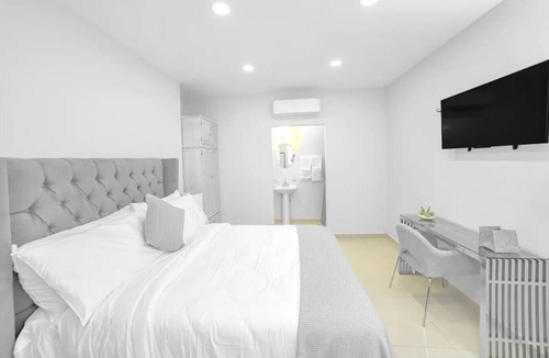 Zona Rio Bed & Breakfast | Unwind Studio W/Desk Near to PedEast/West