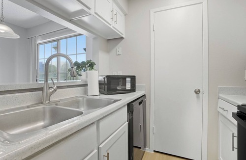 North San Antonio - SAT Apartment | Updated 2BR 2BA with full kitchen