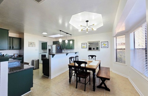 Abilene House | Updated 3-bd 2 bath house in South Abi with 2 King, 1 Queen, 1 twin rollaway bed