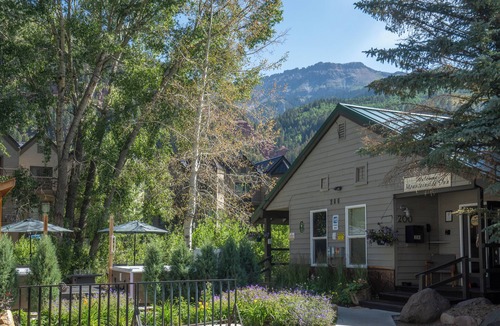 Telluride Hotel | Updated Pet-Friendly Hotel Room With King Bed on the River