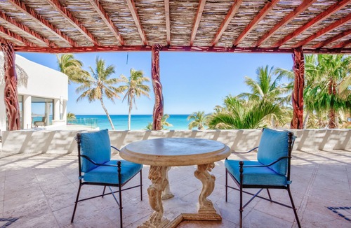 Ensenada Los Muertos Apartment | Upper Palmilla: Oceanfront room with pivate balconi