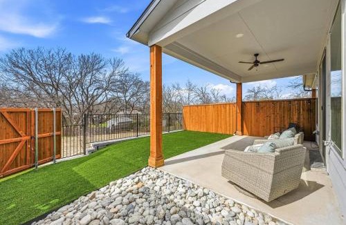 Dallas House | Upscale 3BR 3.5BA | Patio & Garage | UTSW