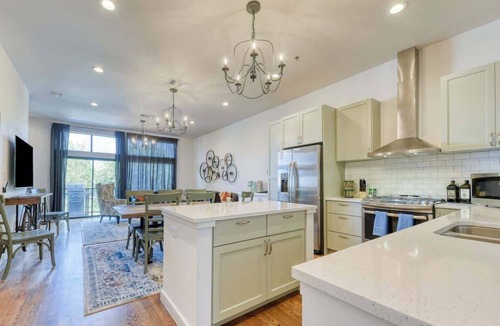 Tobin Hill House | Upscale 4BR Town Home, Steps to Pearl/Riverwalk