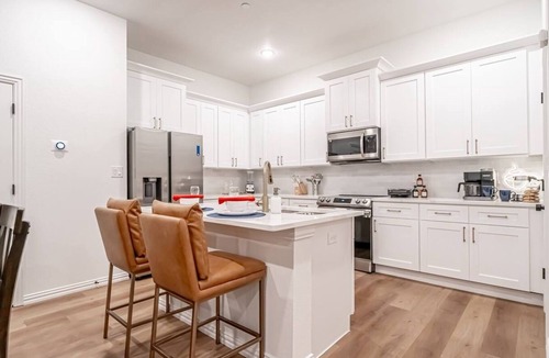 Arlington House | Upscale Home w/Free Parking + Short Walk to AT&T