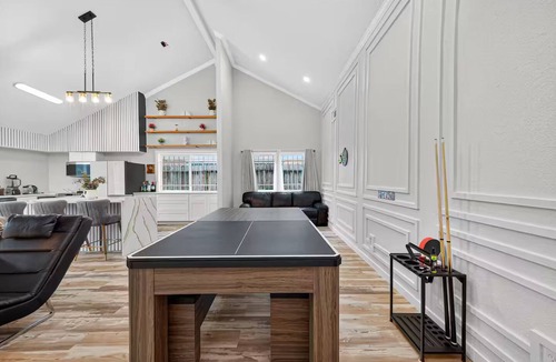 Garden Oaks House | Upscale Retreat-Games, Comfort & Cozy Vibes Await!