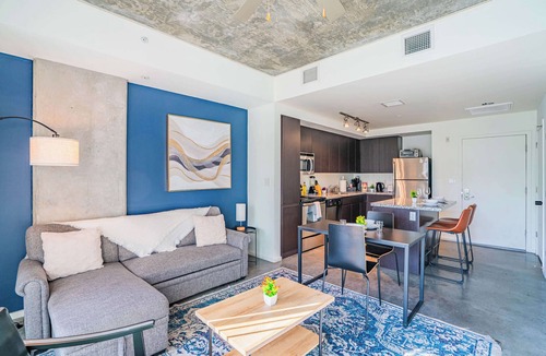 Evans Churchill Apartment | Urban Oasis in DT Phoenix w Pool, Gym and Parking