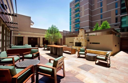 Glencoe Hotel | Urban Spa Haven: 4 Spacious Rooms with Pool, Steakhouse & Steps from Katy Trail