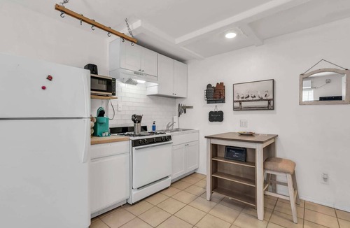 Rincon Heights Apartment | Urban Summer Studio | Walk to UofA & 4th Ave