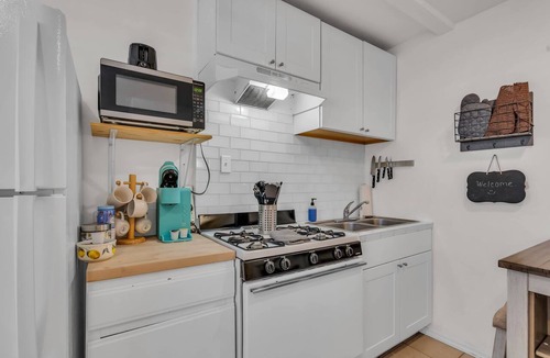 Rincon Heights Apartment | Urban Summer Studio | Walk to UofA & 4th Ave