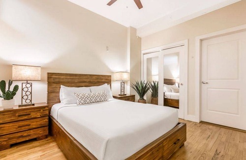 Central Business District Hotel | Hotel ∙ Gorgeous condo in Merchant Lofts by Hosteeva