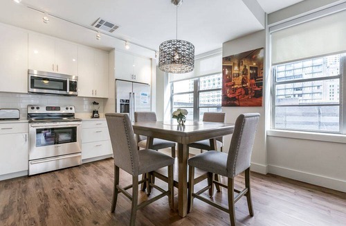 Central Business District Hotel | Spacious Modern 1BR Condo in California Building by Hosteeva