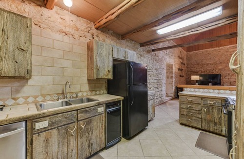 Utopia House | Utopia River Retreat is a secluded paradise nestled along the Sabinal River in the Texas Hill Country.