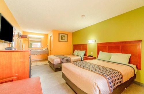 Denver City Hotel | Value 2-Room Retreat w/2 Full Beds & Easy Access to Dining & Shops