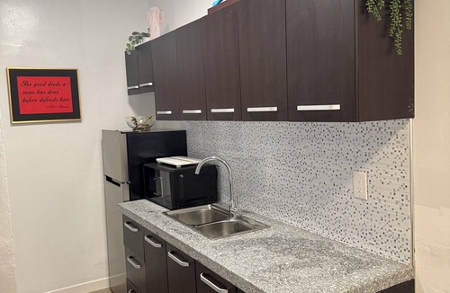 Wilshire Center Apartment | Venice Art Studio Apartment