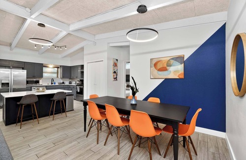 Irving House | Vibrant House w Great Backyard, Pool and Jacuzzi