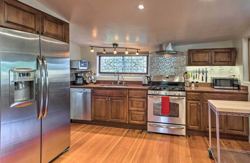 Carbondale House | Victorian Gem! Steps to Dine, Shop & Hike