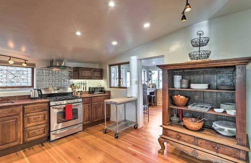 Carbondale House | Victorian Gem! Steps to Dine, Shop & Hike