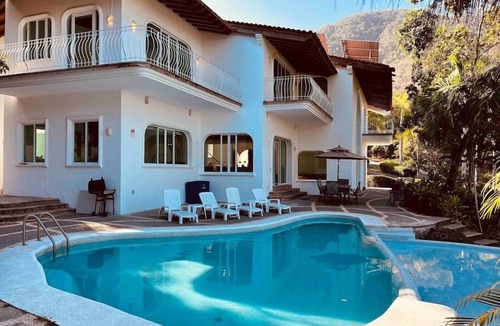 South Shore Hotel Area Villa | Villa Martha Garza Blanca with Chef & Full Staff