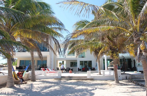 Chicxulub Puerto House | Villa Mercedes 2- Beachfront House-Pool-Wifi Internet-Sat TV