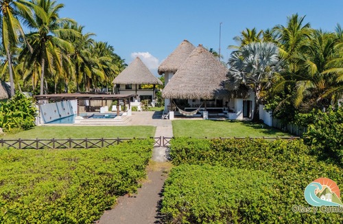 Monterrico Ski Chalet | Villa Nonna, Spectacular house on the beachfront