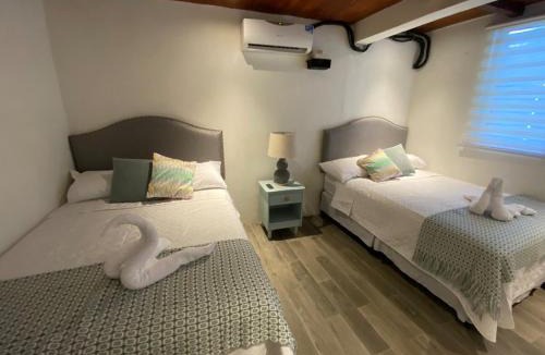 Iztapa House | Villa Palmeras Casa de Playa