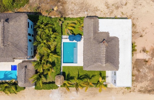 San Pedro Mixtepec House | Villa Salina | Beachfront Oasis with Private Pool