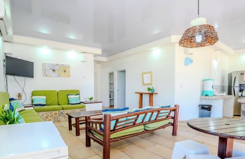 Monterrico Ski Chalet | Villa Tintarella 2, House on the beach shore