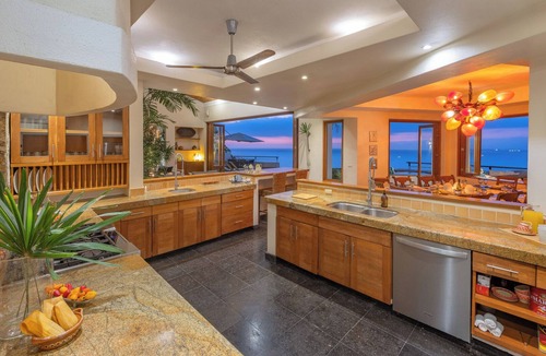 Romantic Zone Villa | Villa Ventana: 7 Bedroom Luxury -with Staff