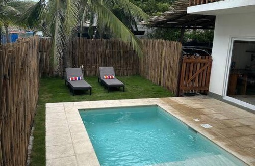 El Paredon Villa | Villa Wabi. En el paredón