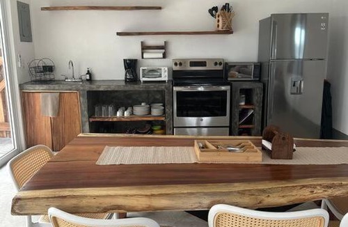 El Paredon Villa | Villa Wabi. En el paredón