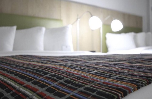 South Mountain House | Visit Tempe Center for the Arts! 2 Queen Units for 8, Pool, Gym, Parking