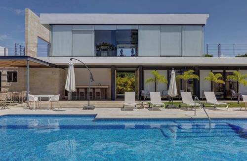 Flamingos House | Vista Natura: Luxury Home Near the Beach